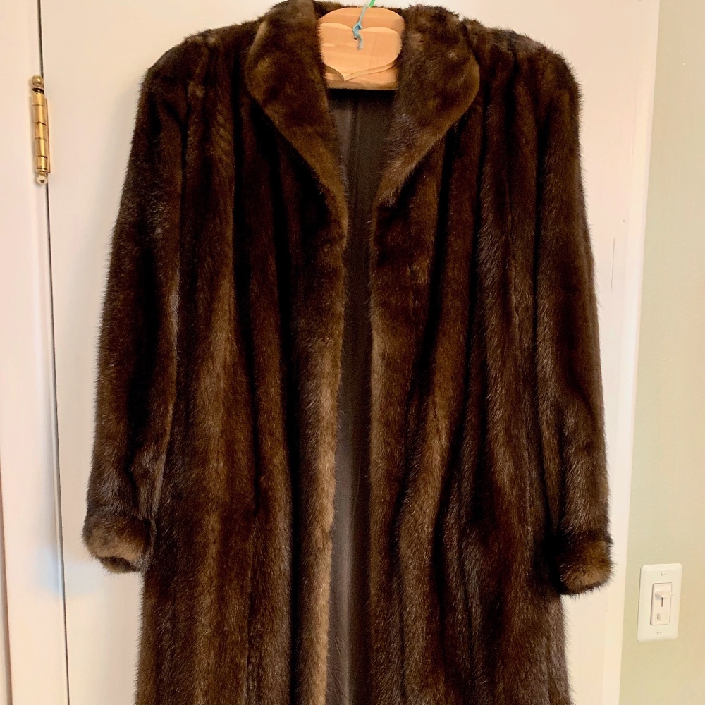 Genuine SAGA 1980's Mink Coat